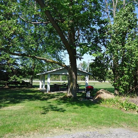 Dunlop Motel Goderich Kültér fotó